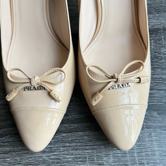 Prada Beige Patent Leather Pointed Toe Bow Pump Heels EU38.5 US8.5 UK5.5 $950 - Picture 6 of 17